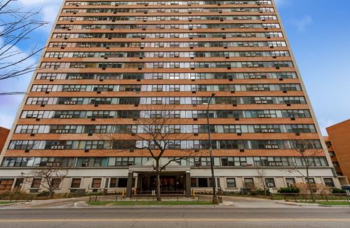 6030 Sheridan Rd, Chicago, IL 60660-2900