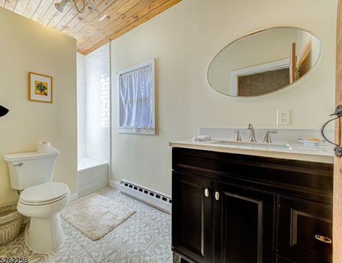 35 Main St, Clinton NJ 08809-1250 exterior