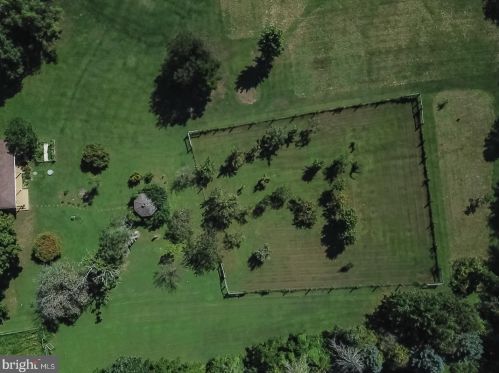 2416 Evergreen Ln, Pottstown PA 19465-8884 exterior