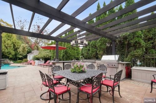 90 Spg Gdn Ave, Nutley NJ 07110-1507 exterior