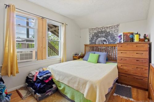 142 East St, Wallingford CT 06492-4006 exterior