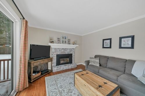 4 Seward Pl, Chester NJ 07930-2609 exterior