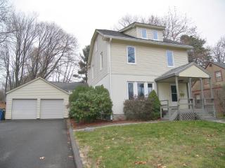 143 Autumn St, Manchester, CT 06040-5519