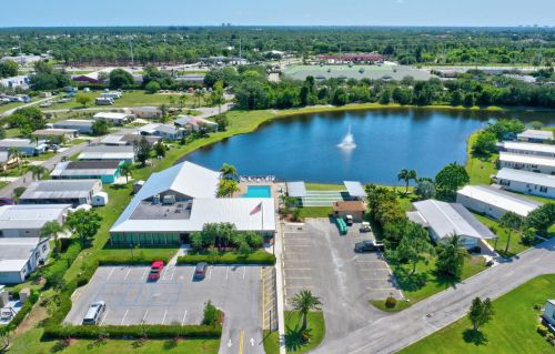 560 Natalie Dr, Fort Pierce FL 34952-7903 exterior