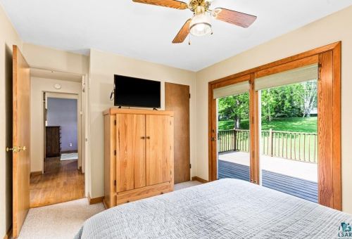 2344 Hutchinson Rd, Duluth MN 55811-3266 exterior