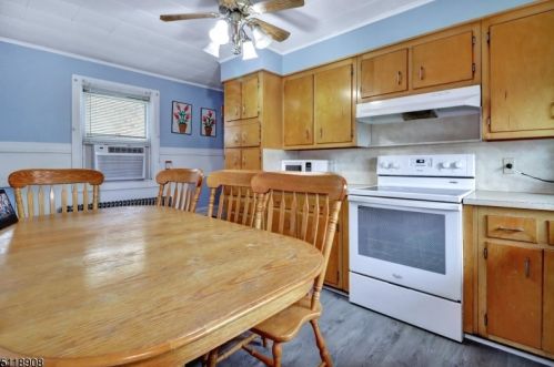 3 Sunrise Ave, Bloomingdale NJ 07403-1323 exterior