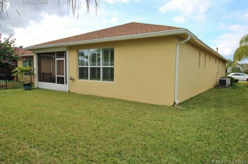 10092 Oak Tree Cir, Fort Pierce FL 34987-2454 exterior