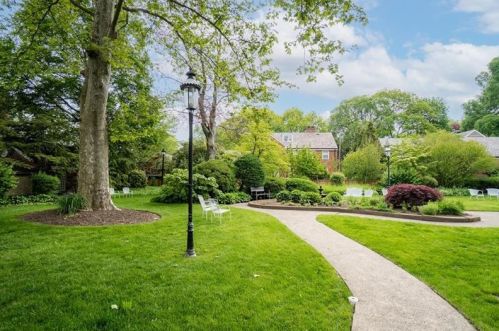 825 Morewood Ave, Pittsburgh PA  15213-2950 exterior