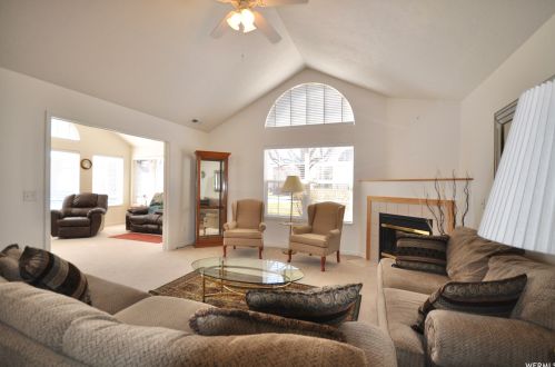 2073 Jordan Villa Dr, Taylorsville UT exterior