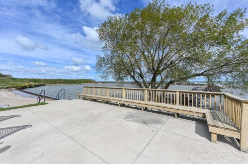 3862 Lake Dr, Milwaukee WI 53211-2446 exterior