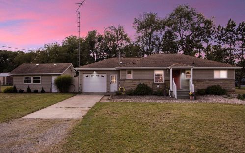 52532 Johnson Rd, Three Rivers, MI 49093-8414