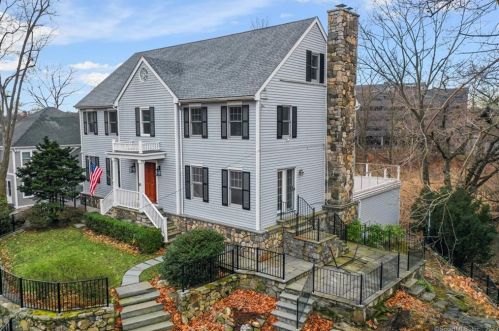 80 Indian Harbor Dr, Greenwich, CT 06830-7148