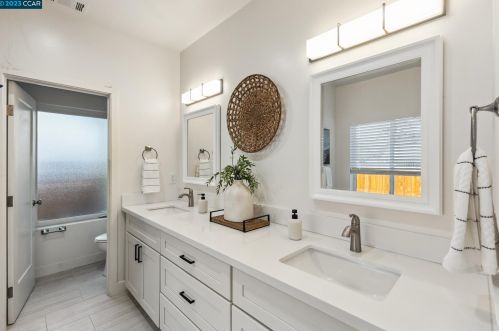 1711 Berrywood Dr, Concord CA 94521-2142 exterior