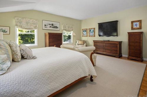 140 Long Lots Rd, Westport CT 06880-3826 exterior