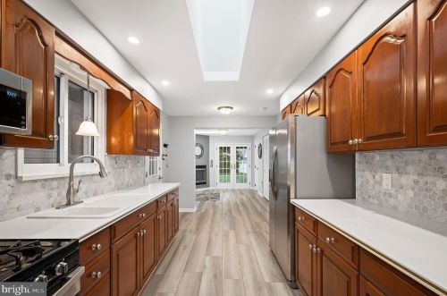 236 Memorial Ave, Tavistock NJ 08033-2952 exterior