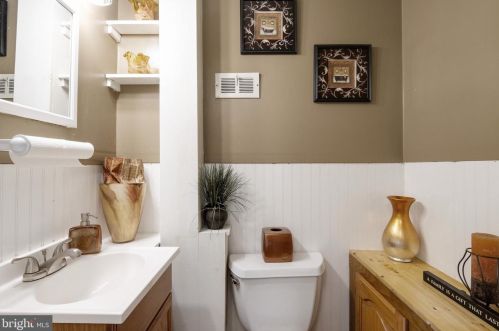 215 Ridgely Rd, Glen Burnie MD 21061-4513 exterior