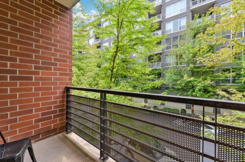 873 Larrabee St, Chicago IL 60610-3120 exterior