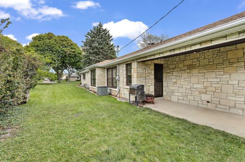 3911 56th St, Milwaukee WI  53220-2632 exterior