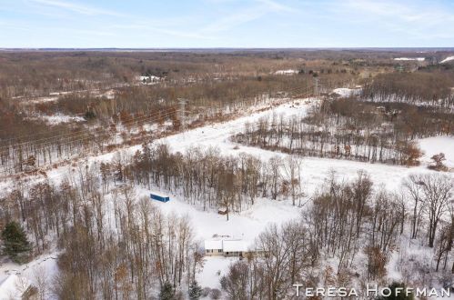 13300 Sadler Dr, Cedar Springs MI 49319-8030 exterior