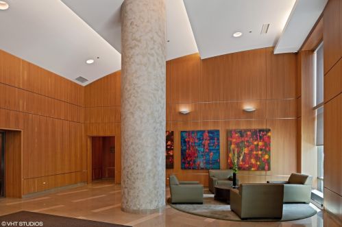 501 Clinton St, Chicago IL  60607-3801 exterior