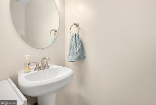 3815 White Post Ct, Alexandria VA 22304-6357 exterior