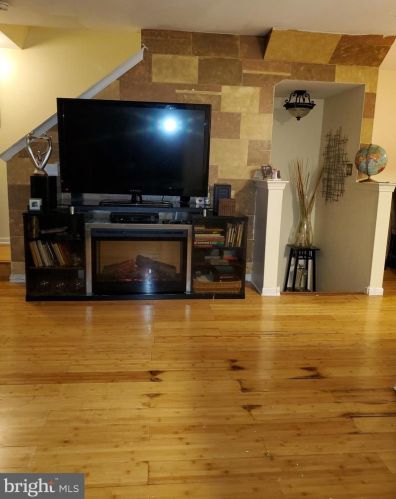 1311 Marshall St, Philadelphia PA 19122-4314 exterior