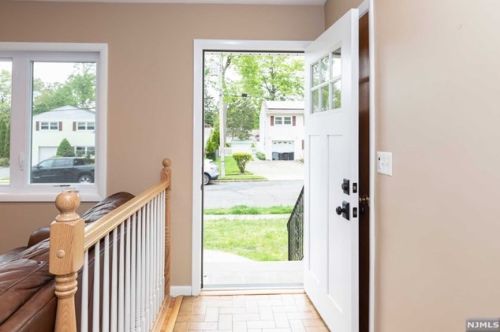 51 Sycamore Rd, Dumont, NJ 07628-1023