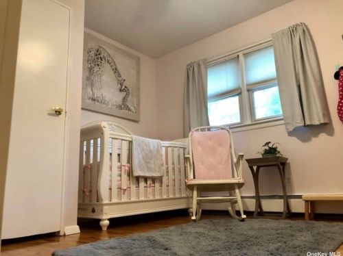 2 Leroy Ct, Commack NY  11725-1703 exterior