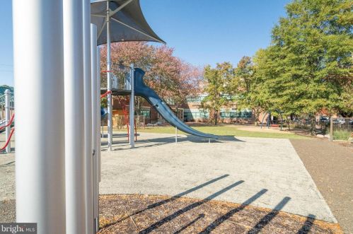 1801 Commonwealth Ave, Alexandria VA 22301-1403 exterior