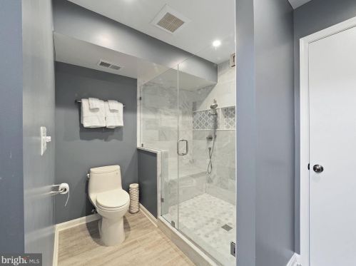 8224 Inverness Holw Ter, Rockville MD 20854-2726 exterior