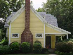 58 Central St, Newton, MA 02466-2409