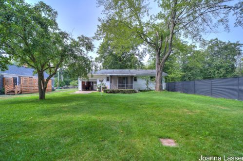 633 Randall Rd, Meskegon MI 49441-4953 exterior