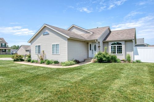 6610 Summer Shores Dr, Grand Rapids MI 49548-7002 exterior