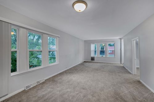 317 136th St, Chicago, IL 60827-1823