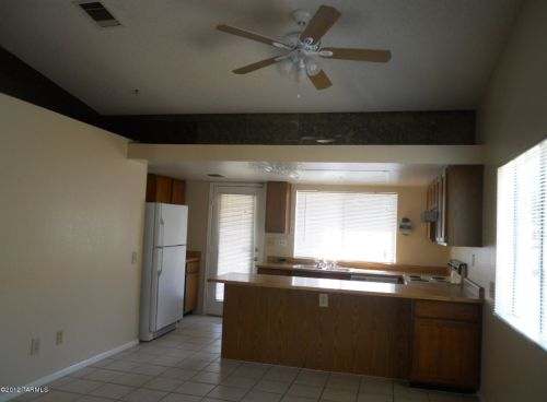 1042 Constitution Dr, Tucson, AZ 85748-1977