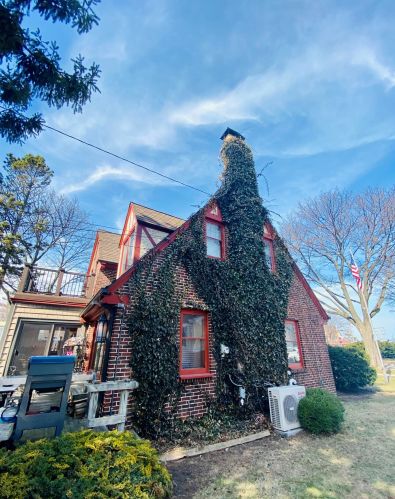 2751 Shr Dr, Milwaukee WI 53207-3007 exterior