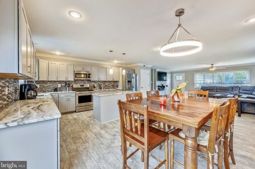 705 Mayo Rd, Glen Burnie MD 21061-4660 exterior