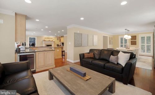 1008 Kimberwicke Rd, Mc Lean VA 22102-1328 exterior