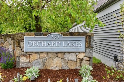 230 New Canaan Ave, Norwalk CT 06850-1400 exterior