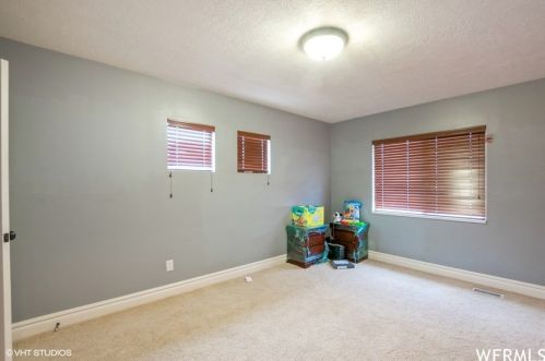 6352 Fish Lk Dr, Taylorsville UT 84081-5579 exterior