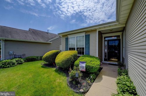 24 Chamber Ln, Columbus, NJ 08022-2313