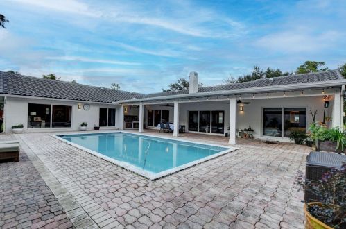 7548 Estrella Cir, Boca Raton FL  33433-1629 exterior