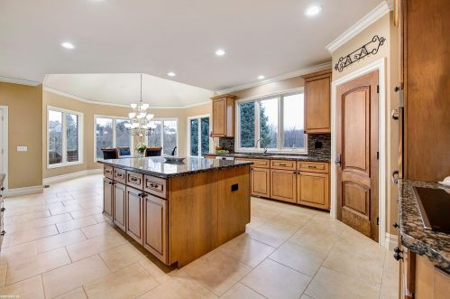 1140 Autumnview Dr, Rochester MI 48307-6060 exterior