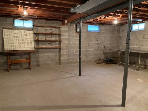 2374 Blodgett St, Meskegon MI 49441-1518 exterior