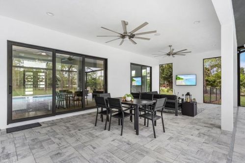 4409 7 Ave, Naples FL 34119-1525 exterior