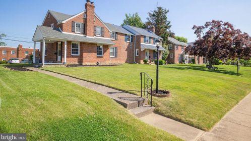 720 Irvington Pl, Chester, PA 19013-5214