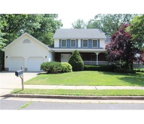 10 East Dr, Edison, NJ 08820-1705