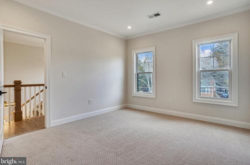 6811 Dillon Ave, Mc Lean VA 22101-4401 exterior