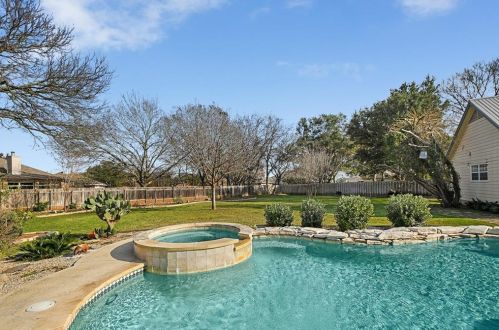 30704 Berry Crk Dr, Georgetown TX 78628-1119 exterior