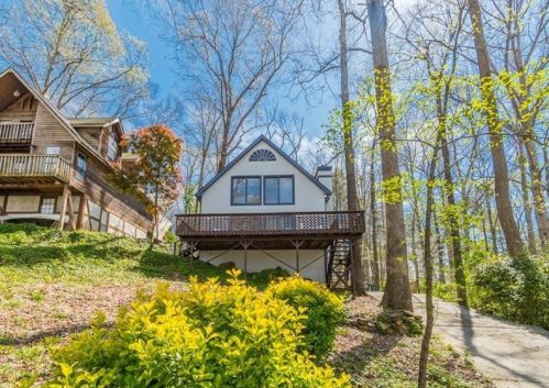 8439 Lake Dr, Lithonia GA  30039-6561 exterior